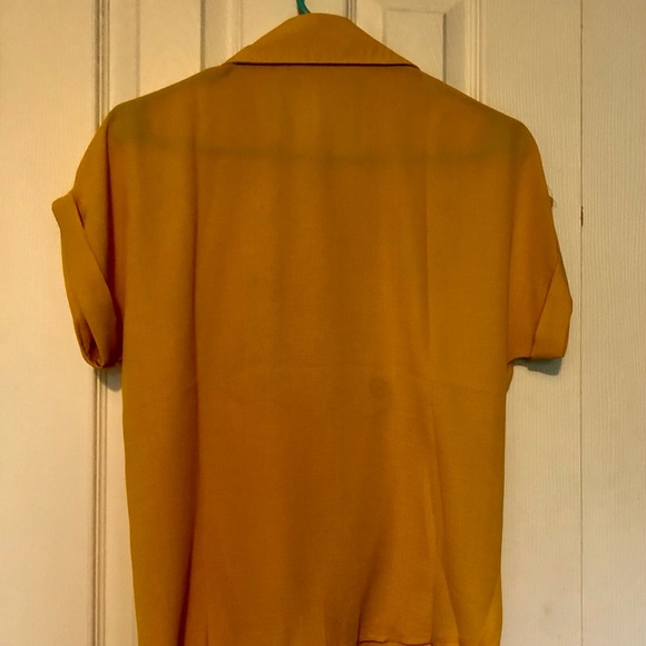 Tie Front V-neck Button Down Shirt - Picture 3 of 4